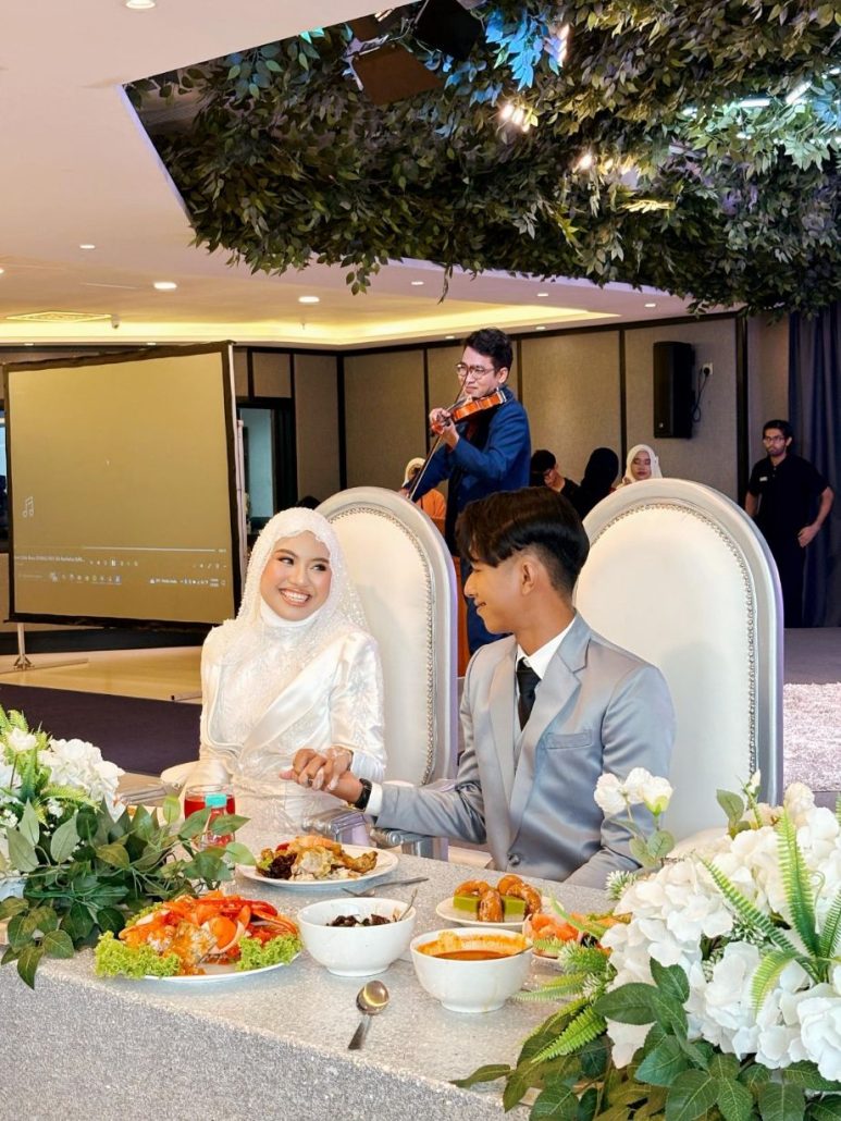 RUANG PJ High Table